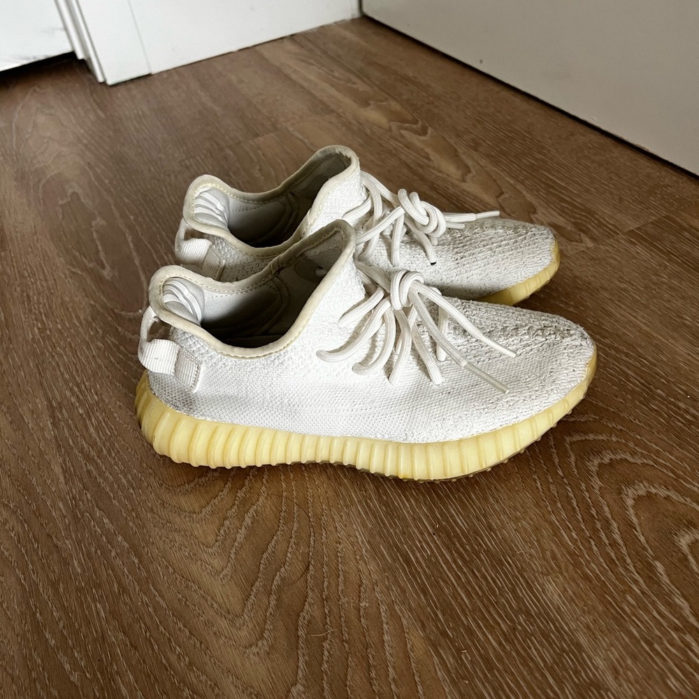 Yeezy boost 350 v2 triple white
